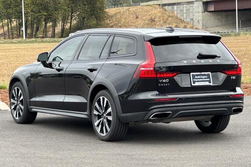2022 Volvo V60 Cross Country T5