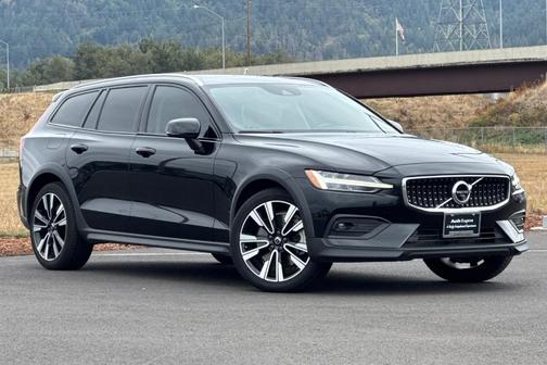 2022 Volvo V60 Cross Country T5