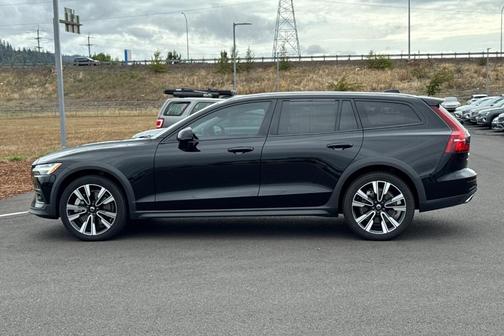 2022 Volvo V60 Cross Country T5