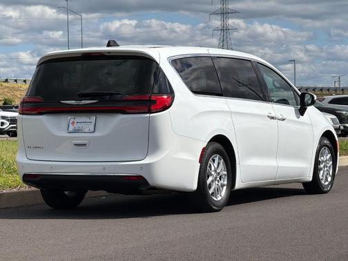 Bright White Clearcoat 2023 Chrysler Pacifica Touring-L