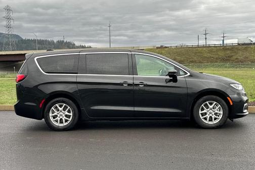 2024 Chrysler Pacifica Touring-L