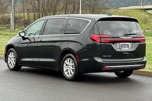 2024 Chrysler Pacifica Touring-L