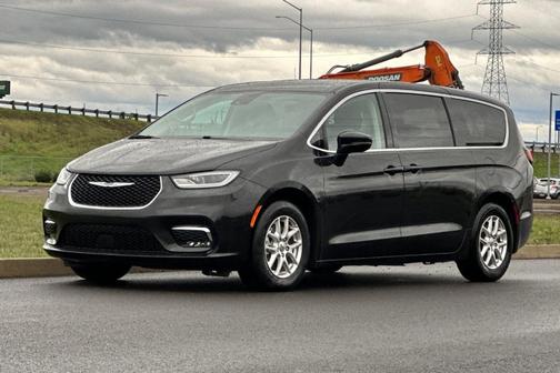 2024 Chrysler Pacifica Touring-L