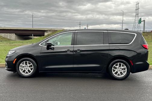 2024 Chrysler Pacifica Touring-L