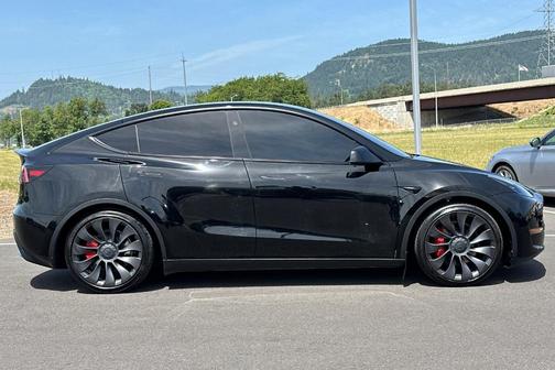 2023 Tesla Model Y Performance
