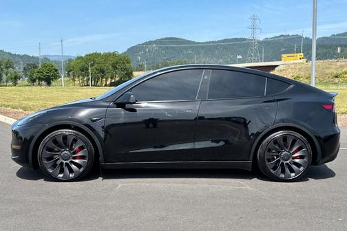 2023 Tesla Model Y Performance
