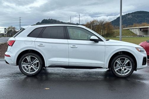 Glacier White Metallic 2025 Audi Q5 45 S line quattro Premium