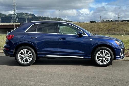 2022 Audi Q3 45 S line Premium