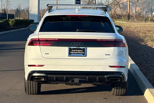 Glacier White Metallic 2026 Audi Q8 55 Premium