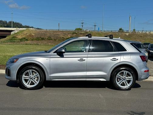 Florett Silver Metallic 2023 Audi Q5 e 55 S line quattro Premium