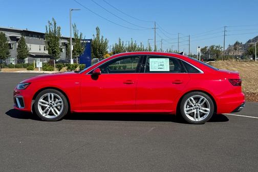 2024 Audi A4 45 S line quattro Premium
