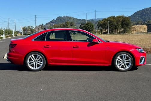 2024 Audi A4 45 S line quattro Premium