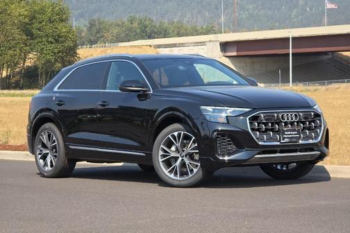 2025 Audi Q8 55 Premium