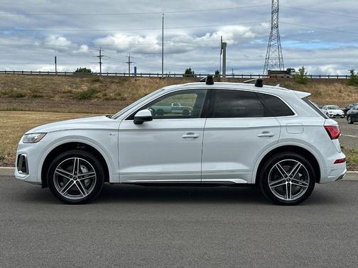 Glacier White Metallic 2023 Audi Q5 e 55 S line quattro Premium