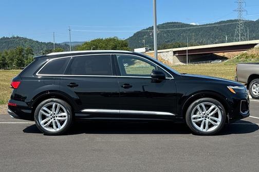 2025 Audi Q7 55 Premium Plus