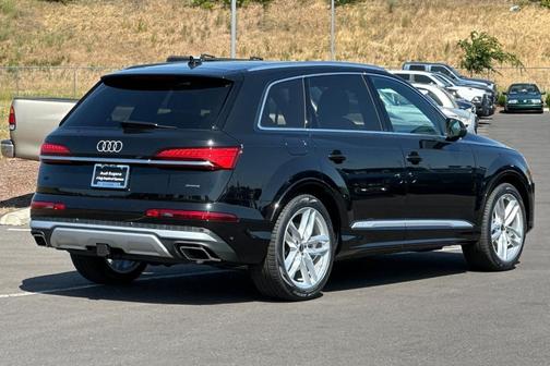2025 Audi Q7 55 Premium Plus
