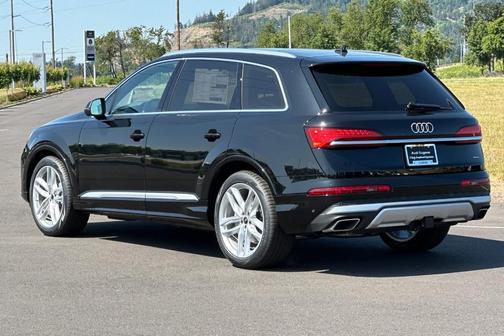 2025 Audi Q7 55 Premium Plus