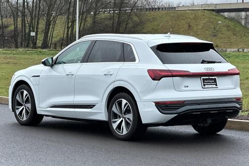 2024 Audi Q8 e-tron Premium