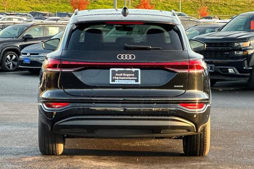 Mythos Black Metallic 2025 Audi Q6 e-tron Premium