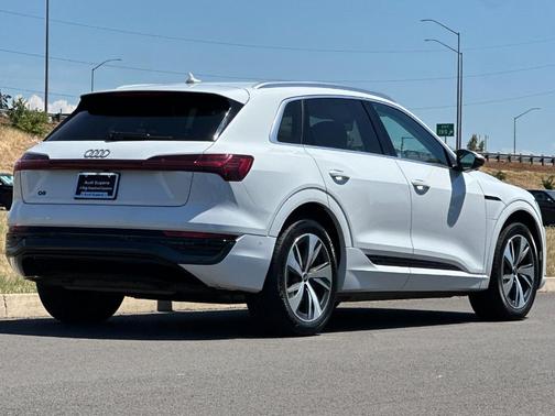 Glacier White Metallic 2024 Audi Q8 e-tron Premium
