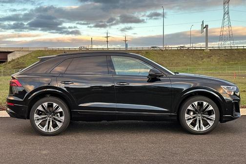 2025 Audi Q8 55 Premium
