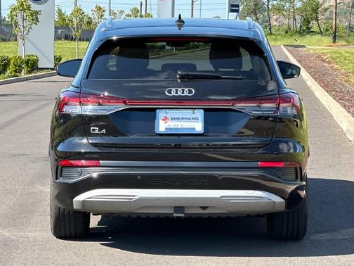 Mythos Black Metallic 2023 Audi Q4 e-tron 40 Premium Plus