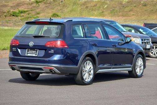 2017 Volkswagen Golf Alltrack TSI S