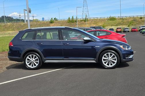 2017 Volkswagen Golf Alltrack TSI S