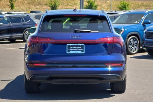 2022 Audi e-tron Premium Plus