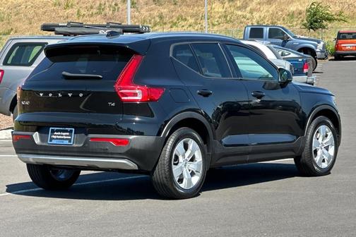 2020 Volvo XC40 T4 Momentum