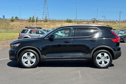 2020 Volvo XC40 T4 Momentum
