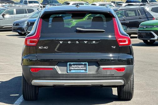 2020 Volvo XC40 T4 Momentum