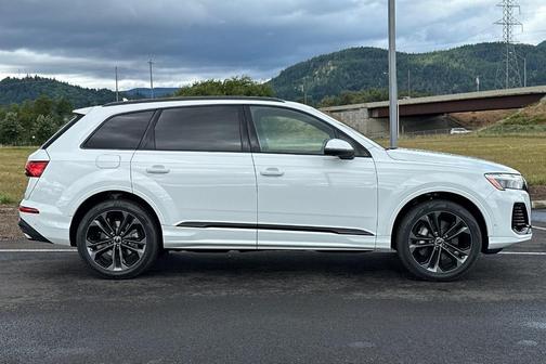 2025 Audi Q7 55 Premium Plus