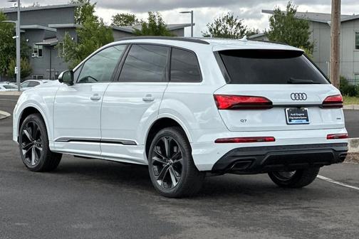 2025 Audi Q7 55 Premium Plus