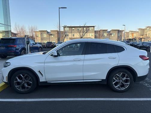 2023 BMW X4 xDrive30i