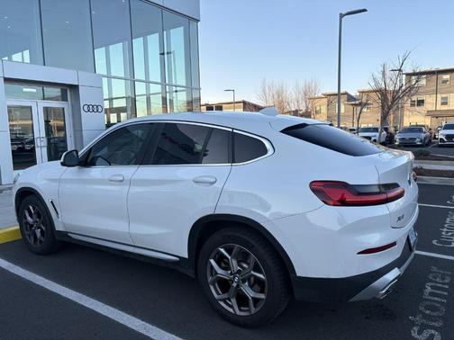 2023 BMW X4 xDrive30i
