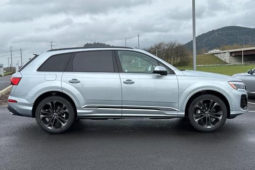 2025 Audi Q7 55 Premium Plus