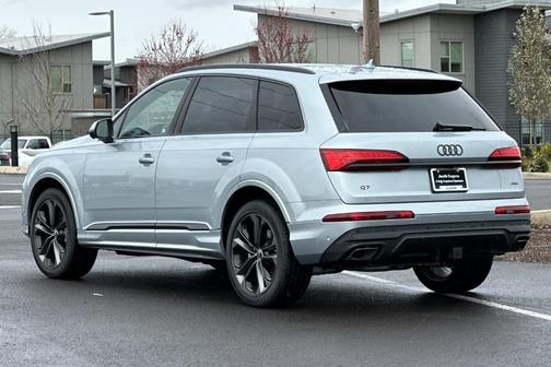 2025 Audi Q7 55 Premium Plus