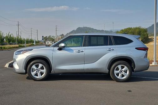 2024 Toyota Highlander LE