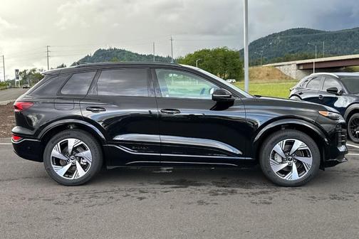 2025 Audi Q6 e-tron Premium