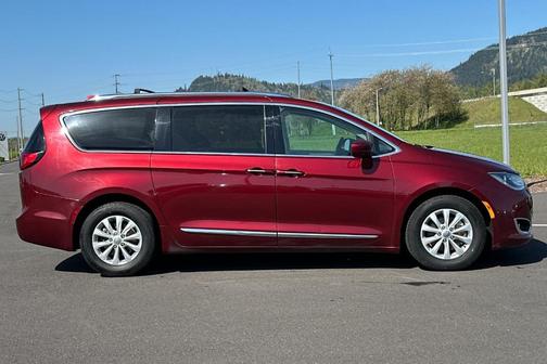 2018 Chrysler Pacifica Touring-L Plus