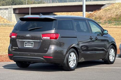 2017 Kia Sedona LX