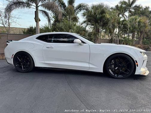 Summit White 2018 Chevrolet Camaro 1SS
