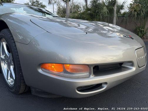 Sebring Silver Metallic 2000 Chevrolet Corvette Base