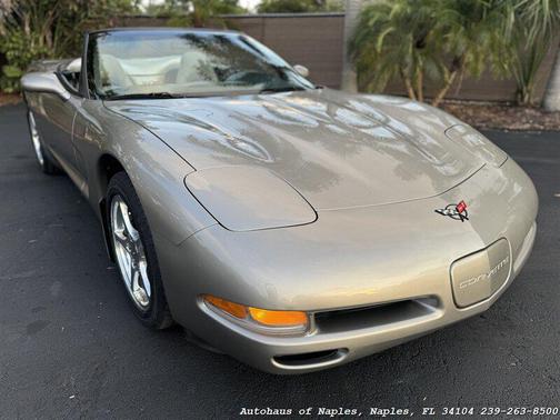 Sebring Silver Metallic 2000 Chevrolet Corvette Base