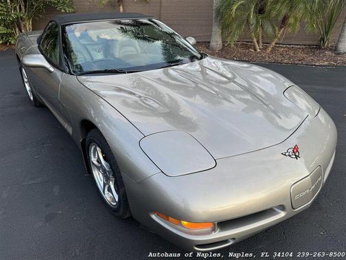 Sebring Silver Metallic 2000 Chevrolet Corvette Base