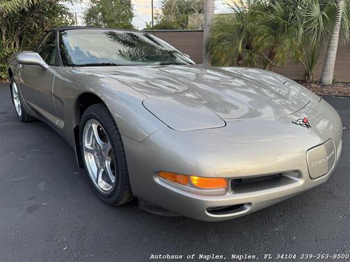 Sebring Silver Metallic 2000 Chevrolet Corvette Base