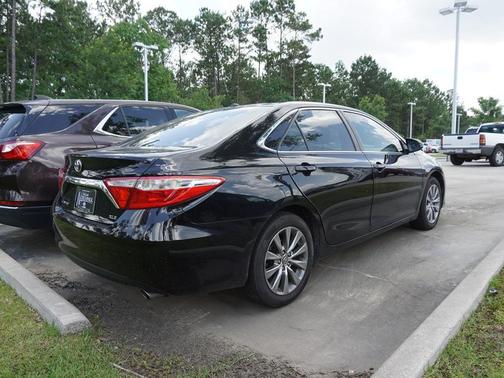 Photo 2 of 3 of 2016 Toyota Camry XLE