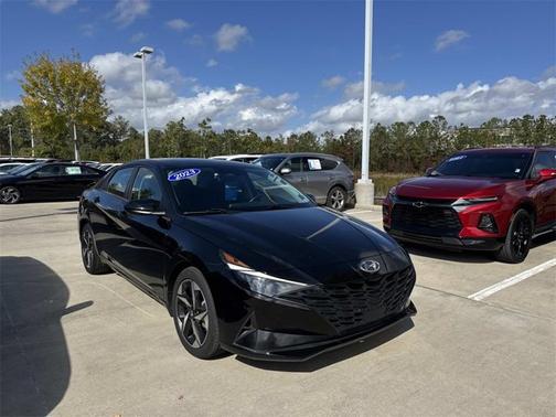 2023 Hyundai ELANTRA SEL