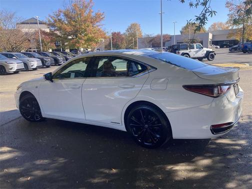 2022 Lexus ES 300h F SPORT